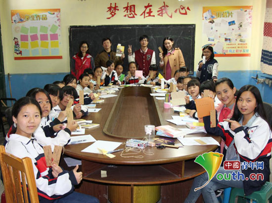南京航空航天大學支教團在黎陽學校開展“書香潤心靈·閱讀伴成長”讀書活動。